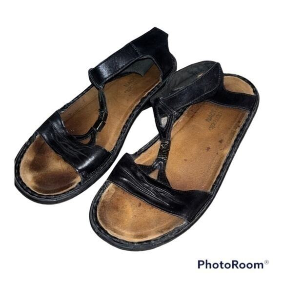 Cute Naot black sandals - Picture 1 of 9
